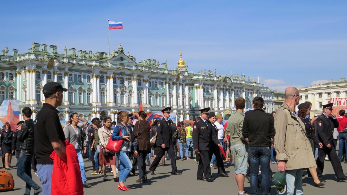 На Дворцовой площади ждут Бессмертный полк - Вера Щукина