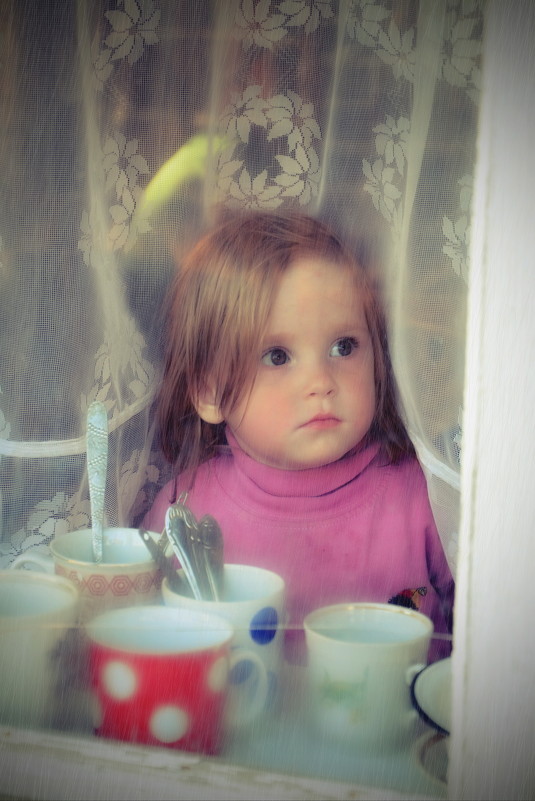 На улице дождь, остаётся только с грустью смотреть в окно.... - Денис Томилов На улице дождь, остаётся только с грустью смотреть в окно.... - Денис Томилов