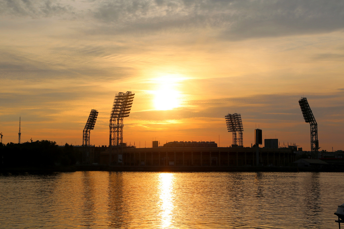 Восход над стадионом "Петровский" - Елена Разумилова Восход над стадионом "Петровский" - Елена Разумилова