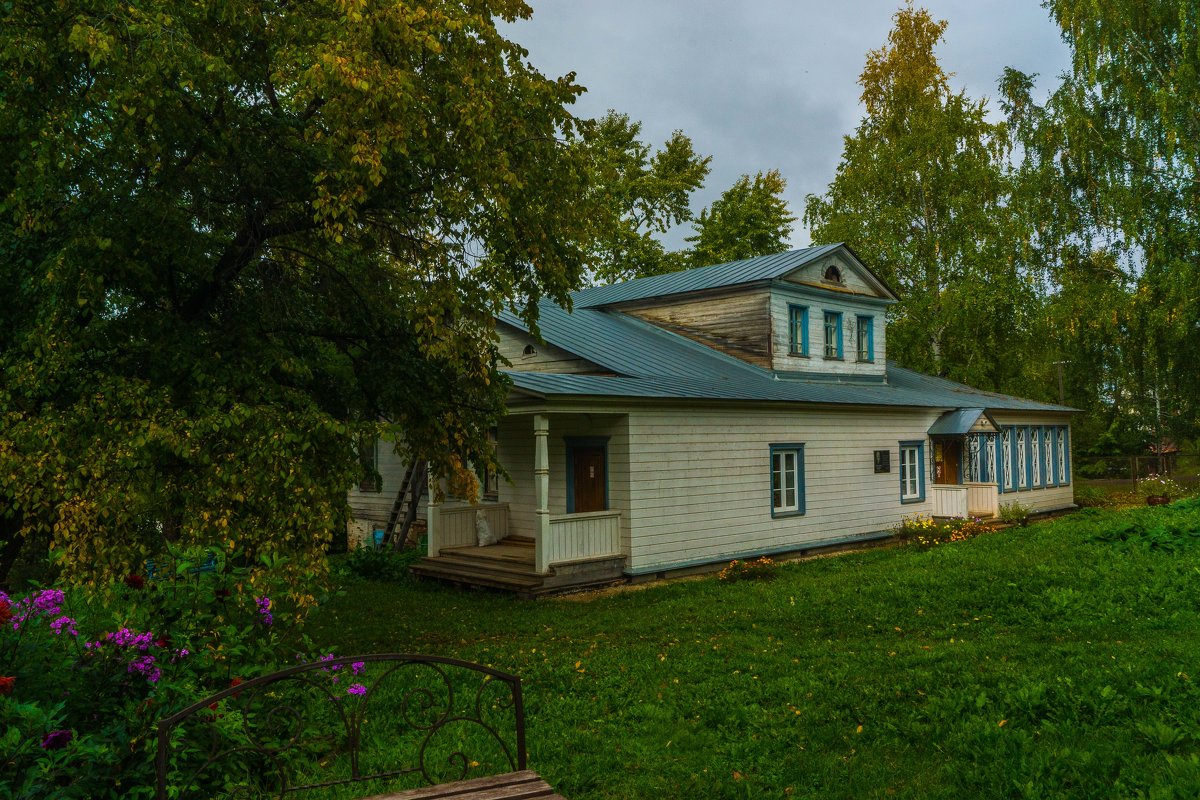 Сентябрь в Ильинском. Бывшая усадьба графского служащего. - Валерий Симонов