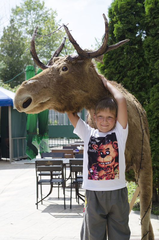 -гирлянду нацепил,на шею повис...опасно в город выходить однако - Ольга Русакова