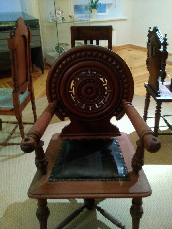 Стулья в русском стиле (музей Петропавловская крепость). - Светлана Калмыкова Стулья в русском стиле (музей Петропавловская крепость). - Светлана Калмыкова