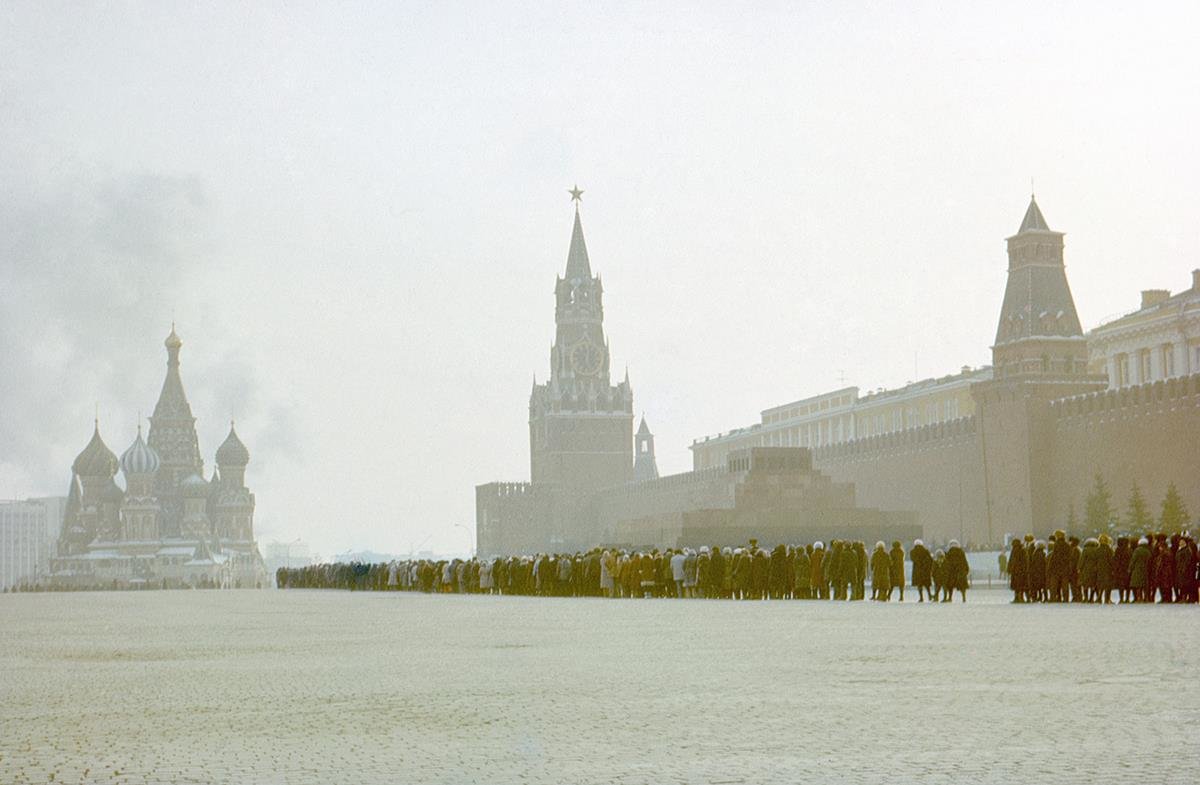 Утренний смог на Красной площади - Сергей Тарабара