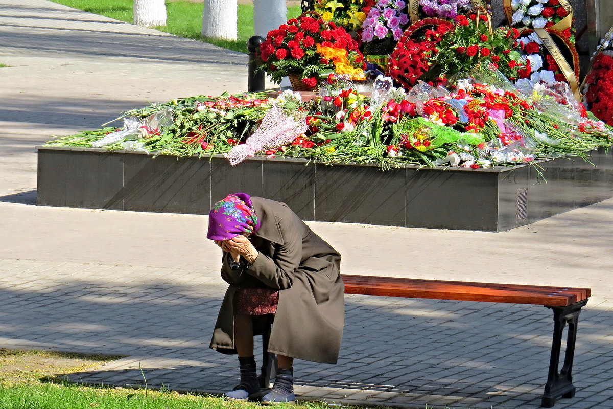 отгремели праздничные марши... - aleksandr Крылов