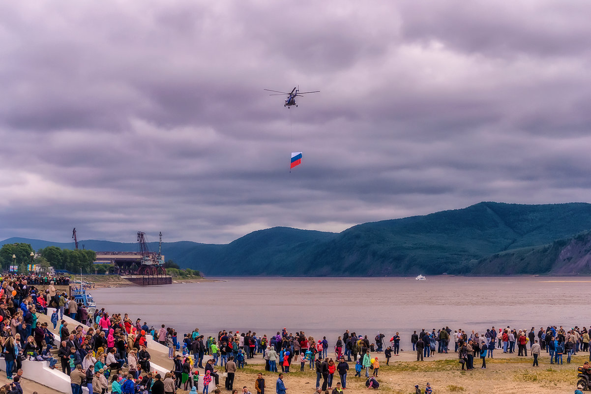 На набережной в День Рождения Комсомольска-на-Амуре. - Виктор Иванович Чернюк