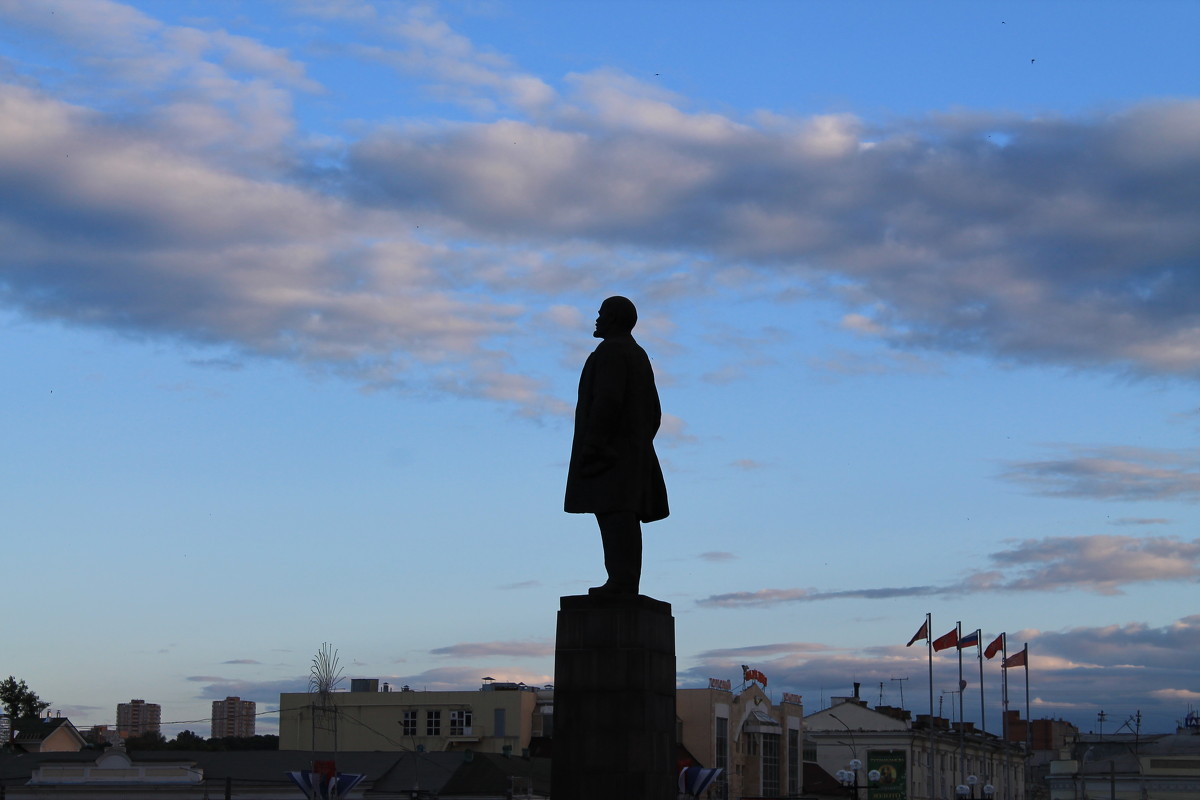 ленин все видит - Дмитрий Симонов