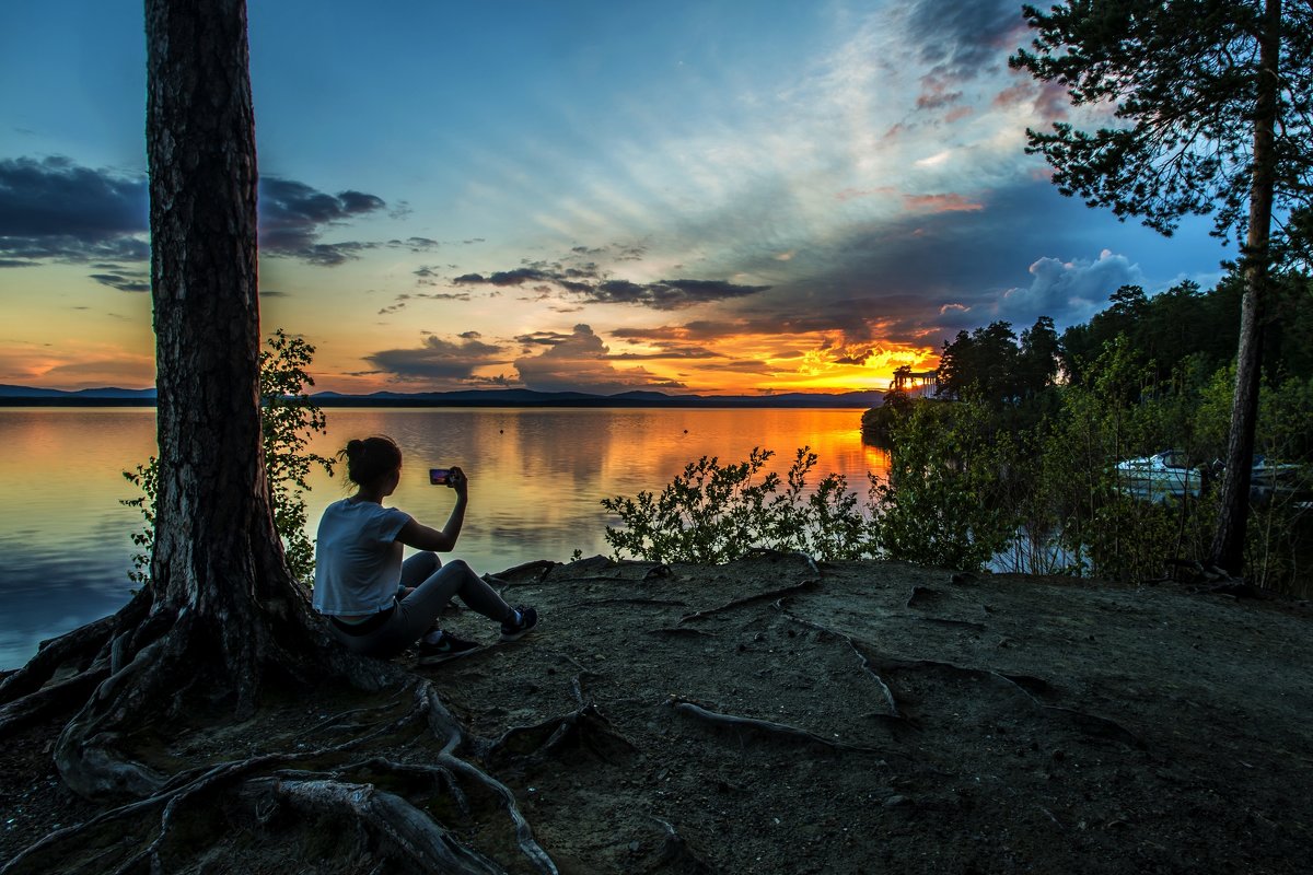 Summer evening at the lake - Dmitry Ozersky