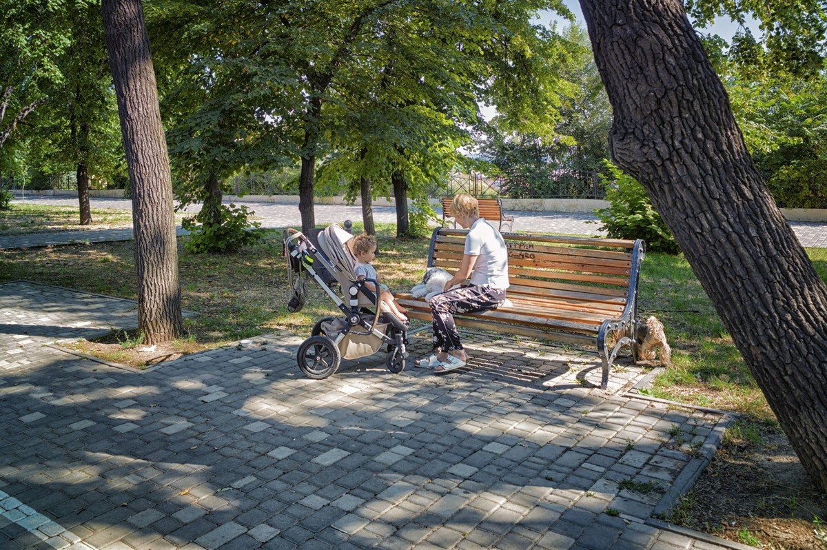 В тенечке, утреннего парка... - Вахтанг Хантадзе