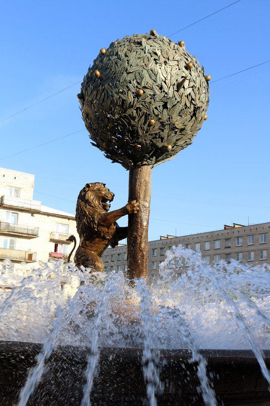 В брызгах фонтана - Ольга В брызгах фонтана - Ольга