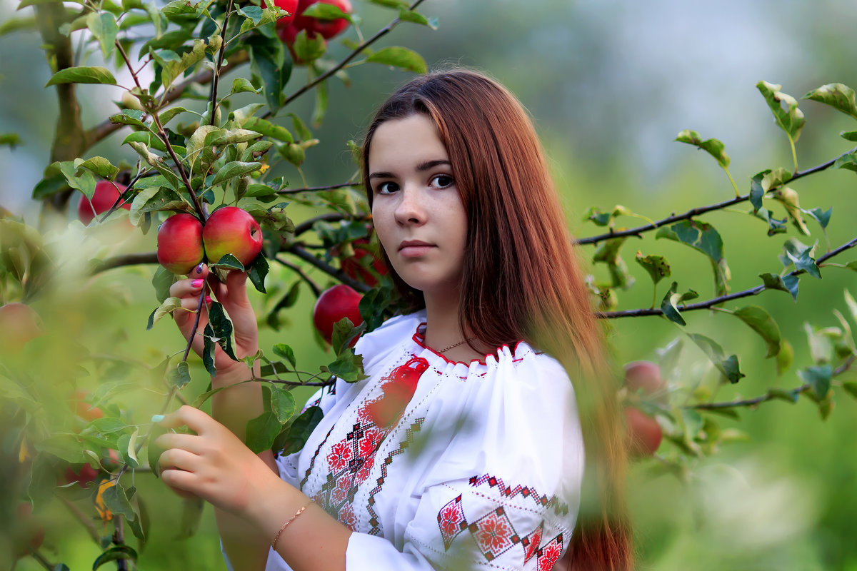 в саду - Наталья Малкина