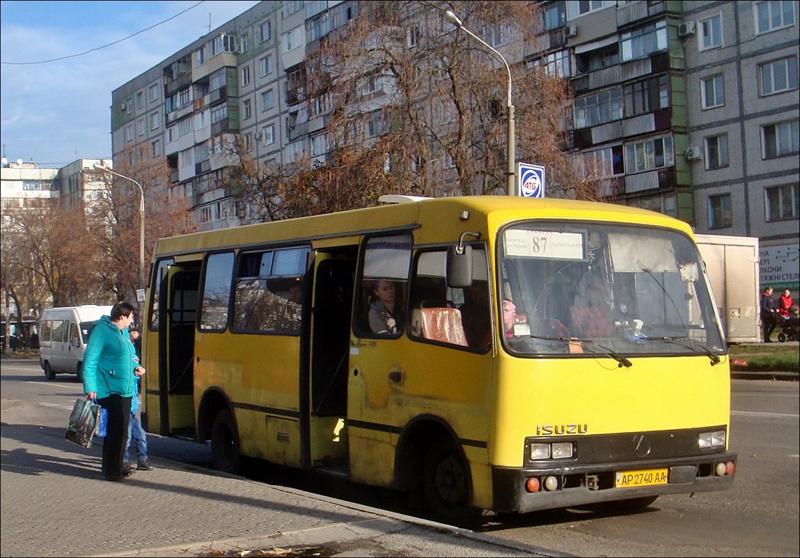 На остановке - Нина Корешкова