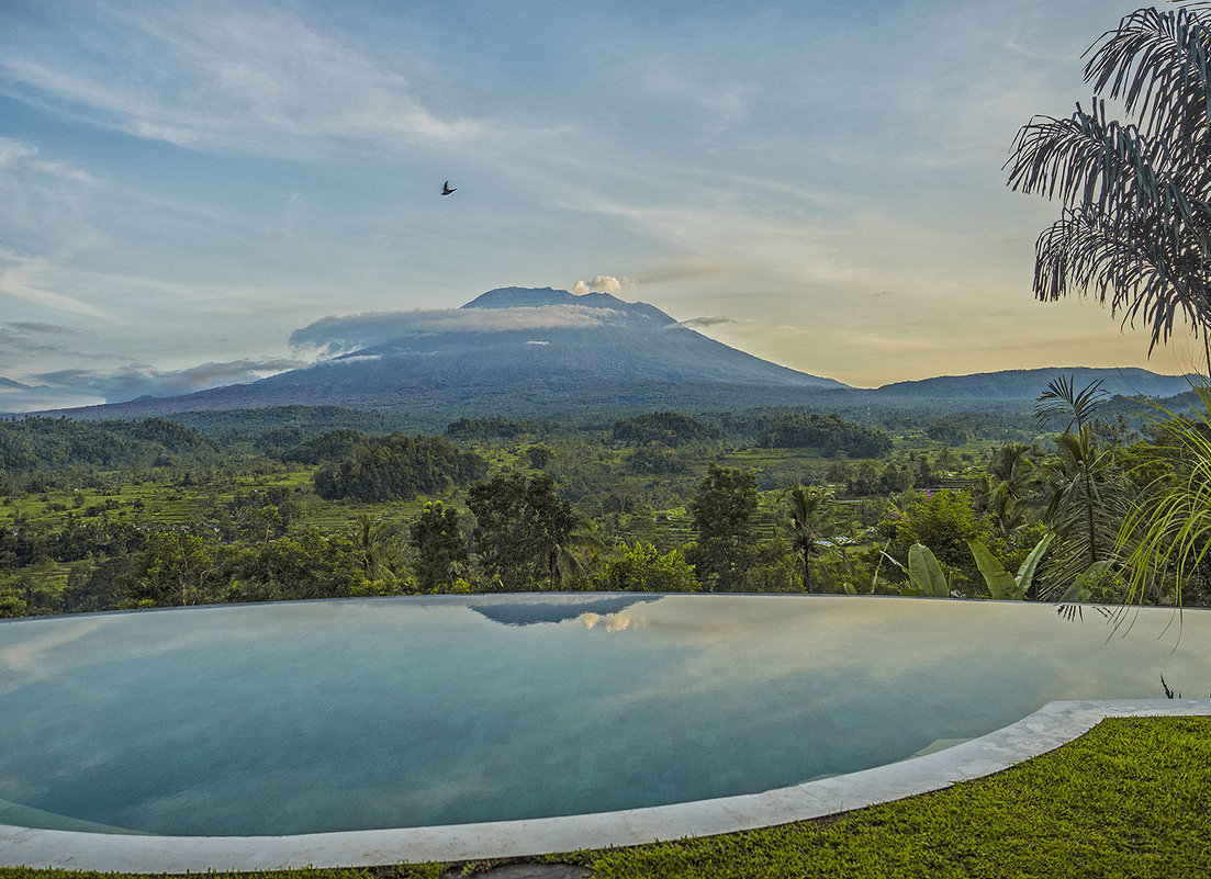 Agung volcano.Bali island. - Alexander Romanov (Roalan Photos)