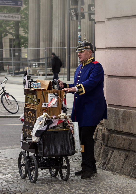 шарманщик в стиле ретро - Александр шарманщик в стиле ретро - Александр