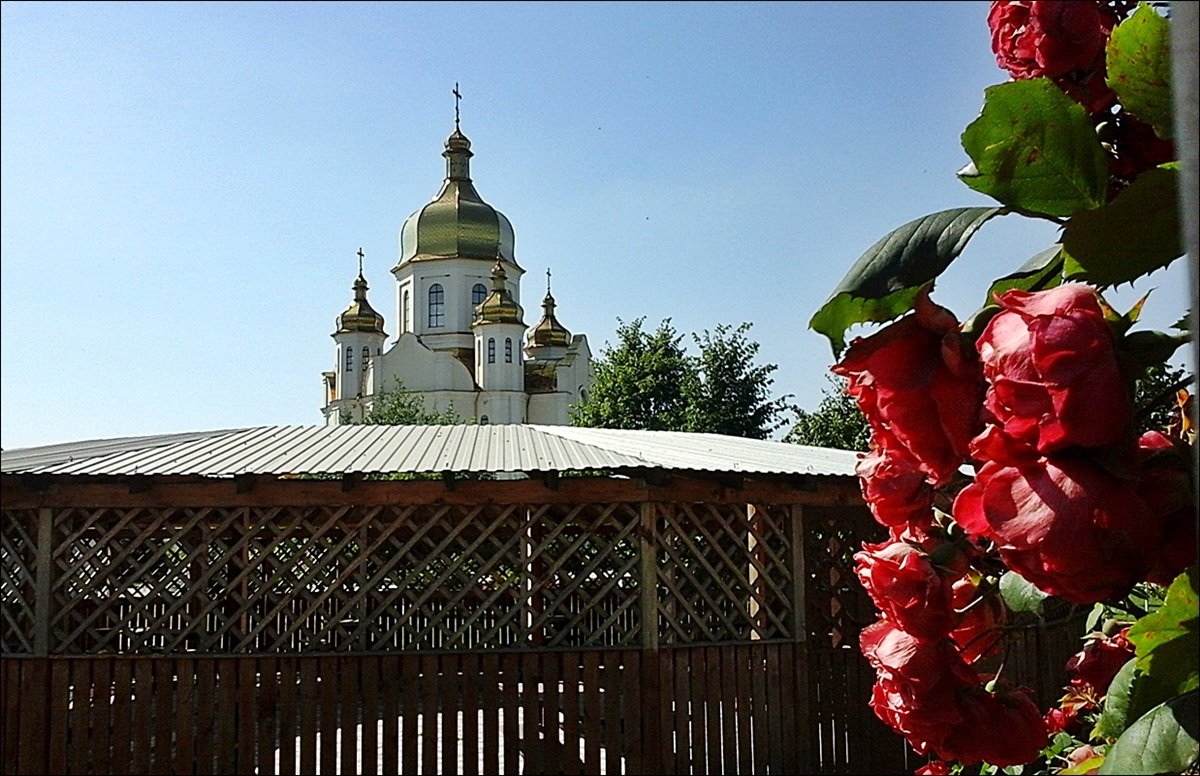 Церковный двор - Нина Корешкова