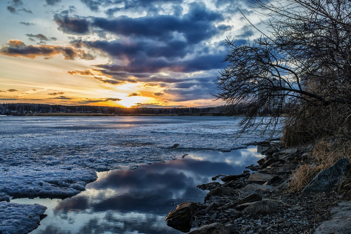 spring evening at the lake - Dmitry Ozersky