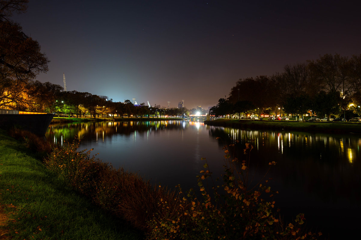 Melbourne, Yarra river, Flinders Street - Natalia Pakhomova