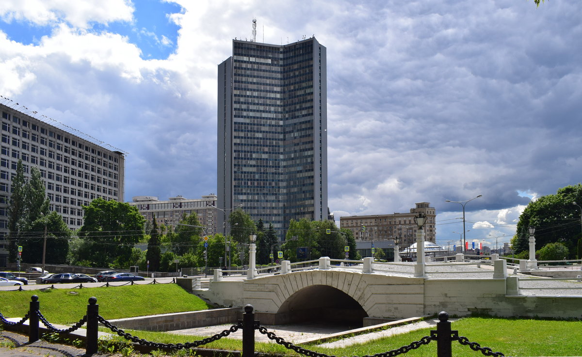 Москва. Здание секретариата Совета экономической взаимопомощи (здание Правительства Москвы) - Galina Leskova