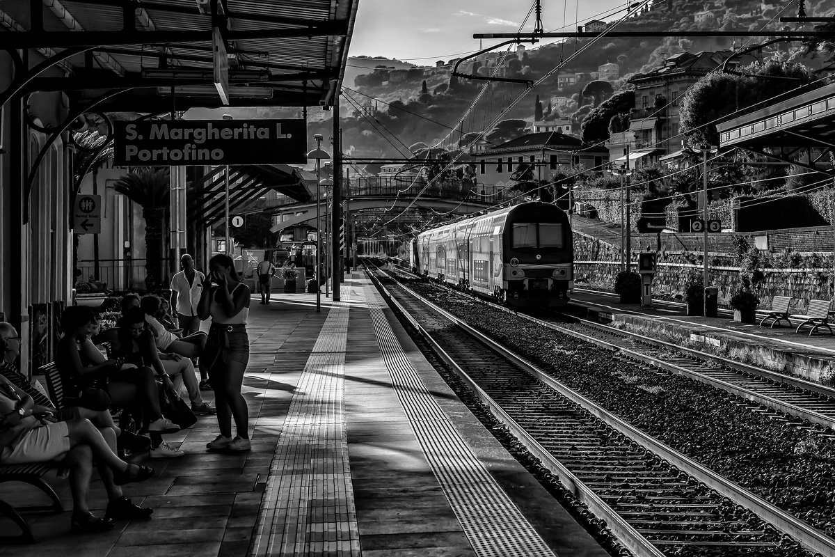 Railway station in Liguria - Dmitry Ozersky