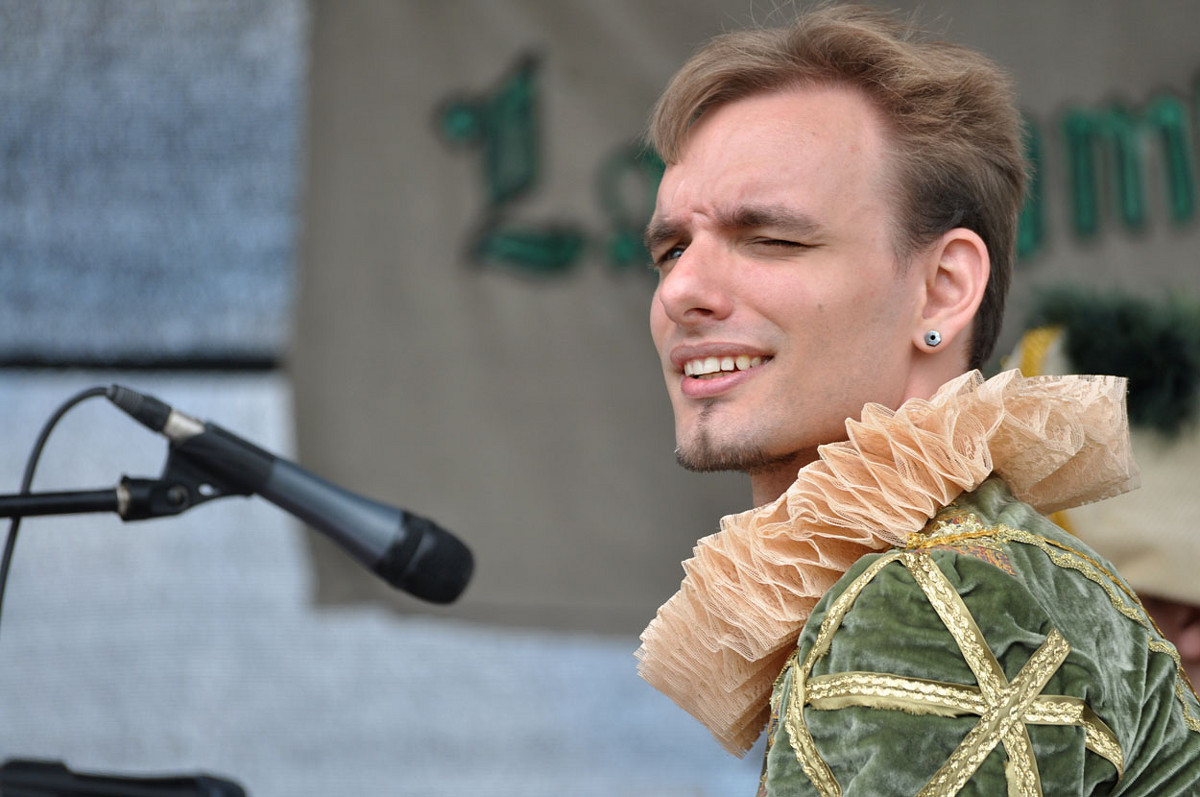 Ваших глаз, ко мне столь добрых, мне вовеки не забыть - Ирина Данилова Ваших глаз, ко мне столь добрых, мне вовеки не забыть - Ирина Данилова