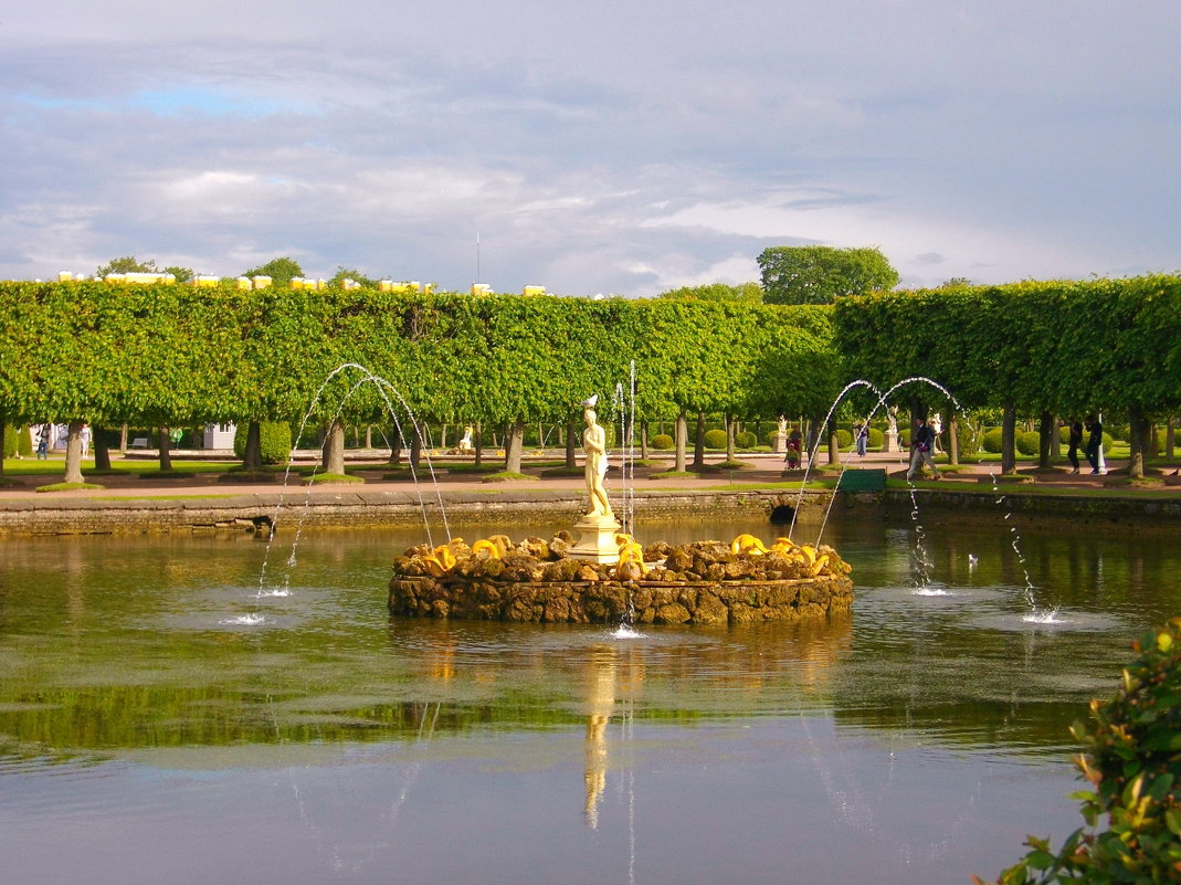 Фогтан квадратного пруда со скульптурой "Весна". - Лия ☼