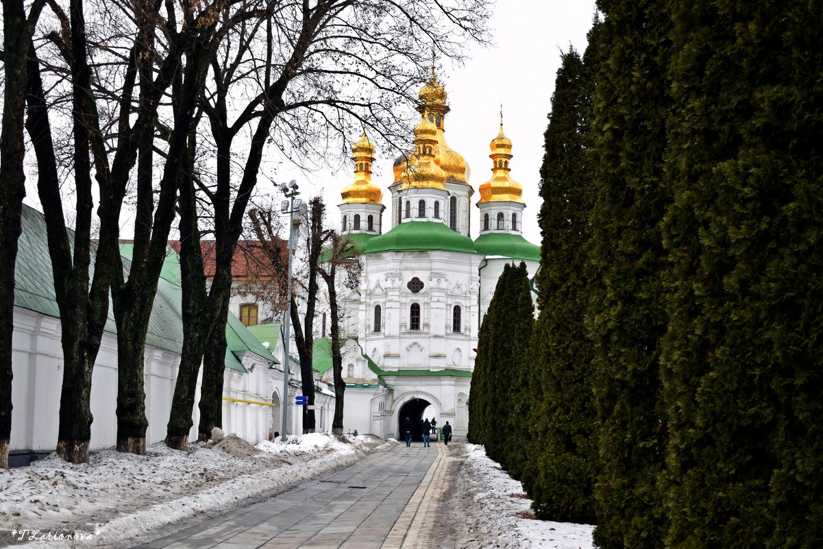 На территории Киево-Печерской Лавры - Татьяна Ларионова