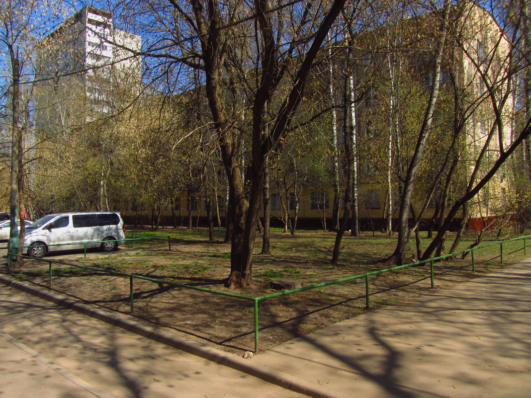 Апрель в городе - Андрей Лукьянов Апрель в городе - Андрей Лукьянов