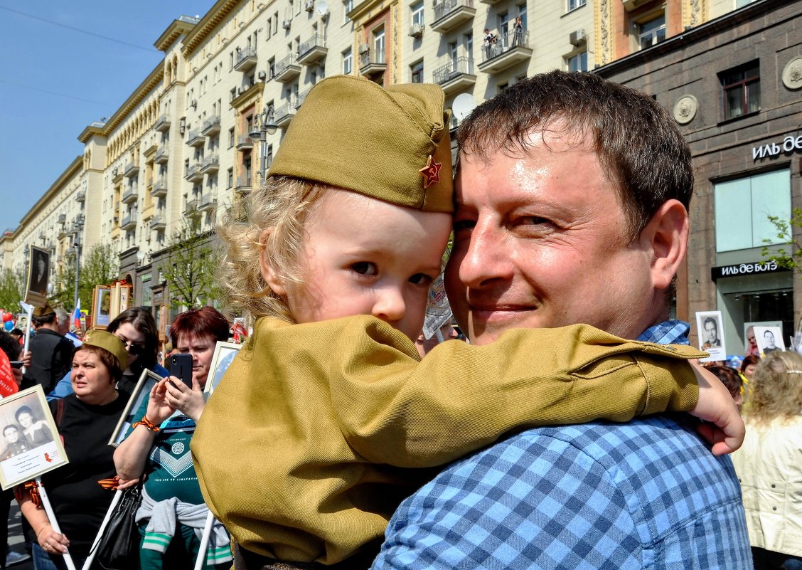 Нет , дочка , войны не будет ! Спроси ,  вот , у деда... - Анатолий Колосов