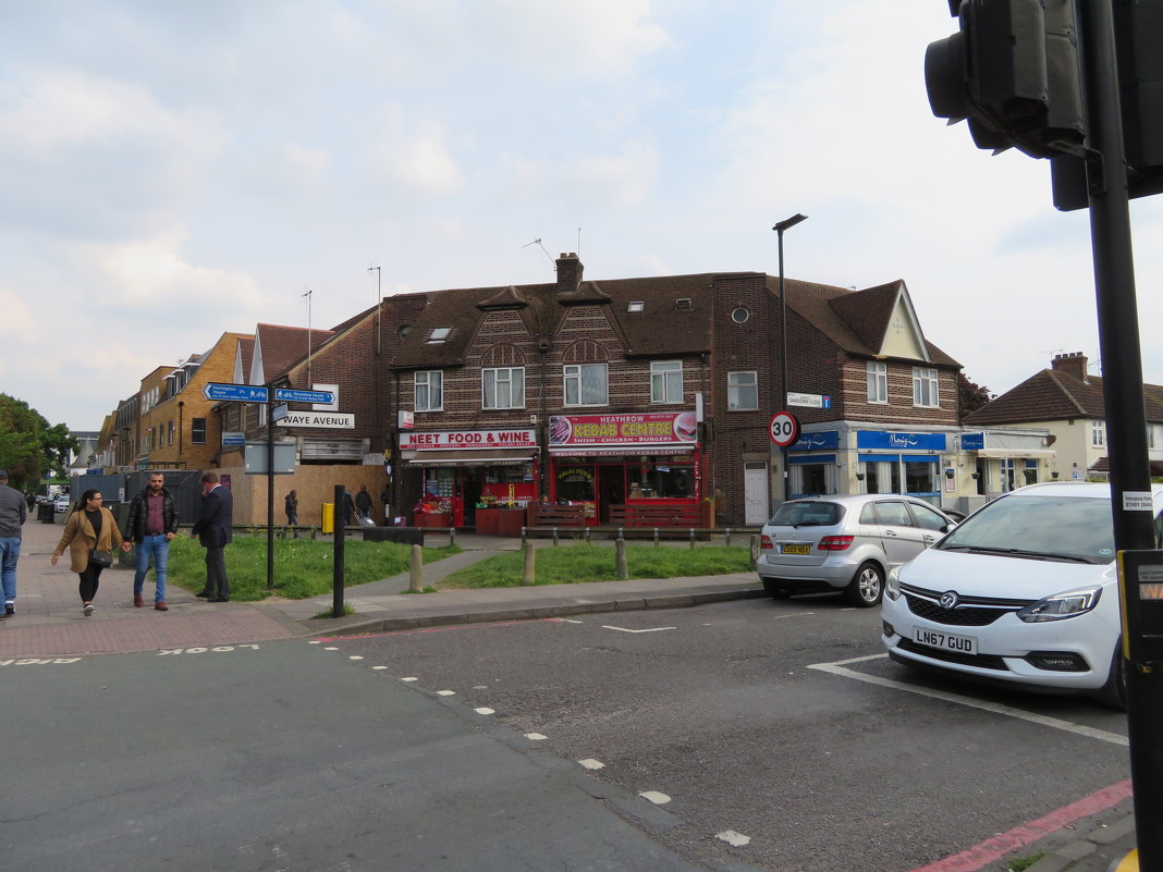 Неподалёку от Хитроу аэропорта - Natalia Harries Неподалёку от Хитроу аэропорта - Natalia Harries