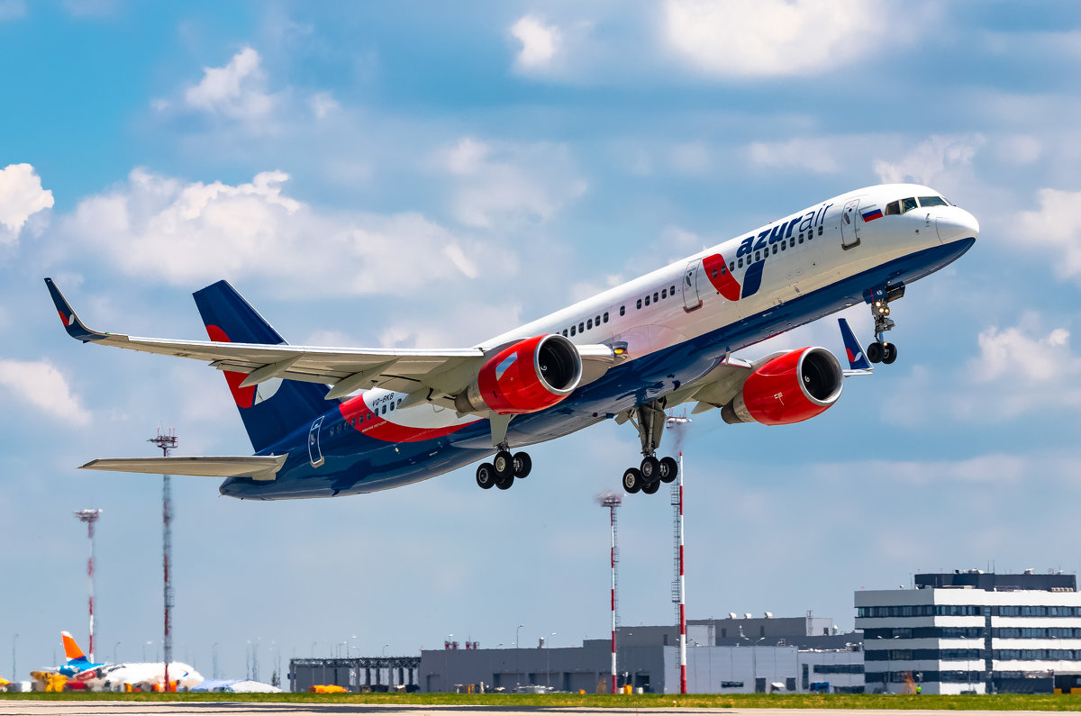 Boeing 757-200 Azur Air - Roman Galkov