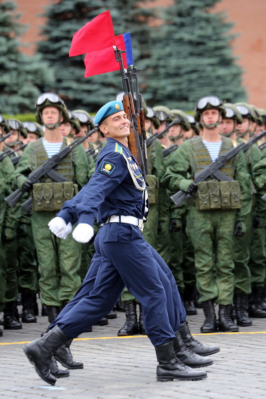 2 авг, ВДВ, Красная пл. - Михаил Бибичков 2 авг, ВДВ, Красная пл. - Михаил Бибичков