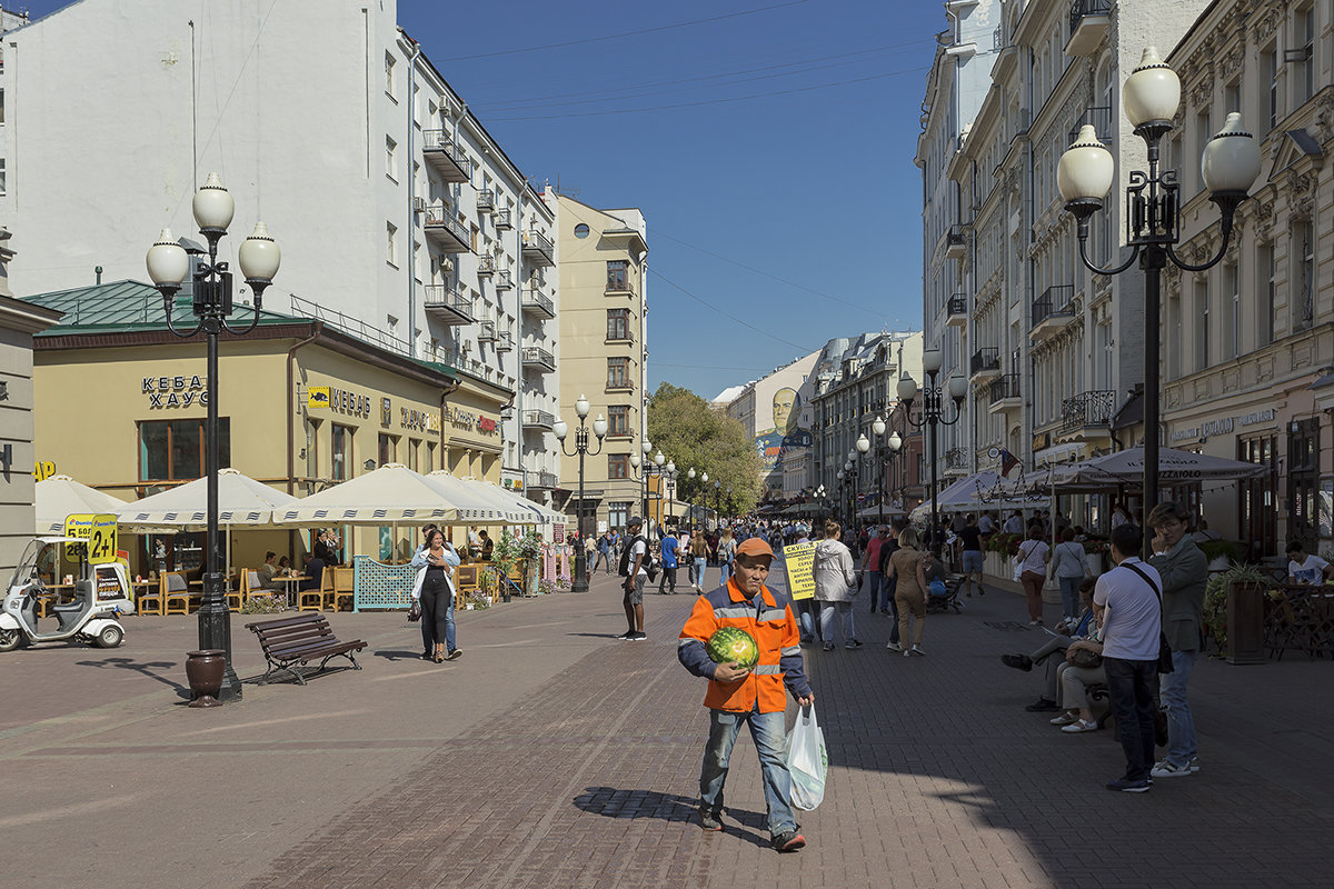 на Арбате - Владимир Иванов