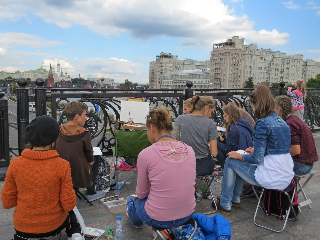 Художники на Патриаршем мосту - ИРЭН@ .