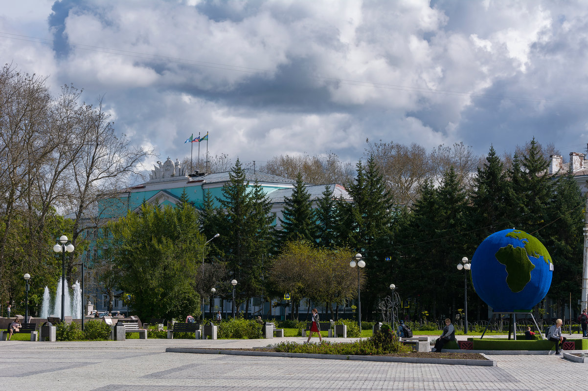 Площадь Юности. - Виктор Иванович Чернюк Площадь Юности. - Виктор Иванович Чернюк