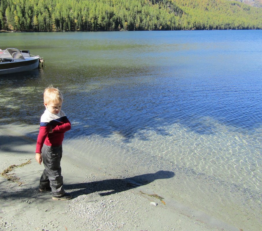 - Я иду вперёд,...а моя тень почему идёт назад? - Galaelina ***