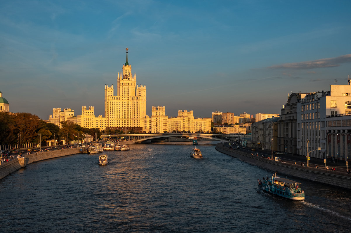 Прогулка по городу - Sergey Sapozhnikov