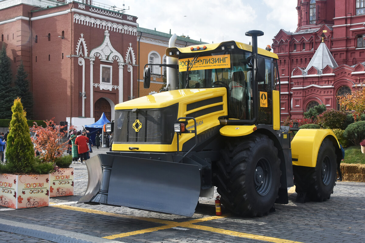 Выставка техники на Фестивале "Золотая осень"... - Наташа *****