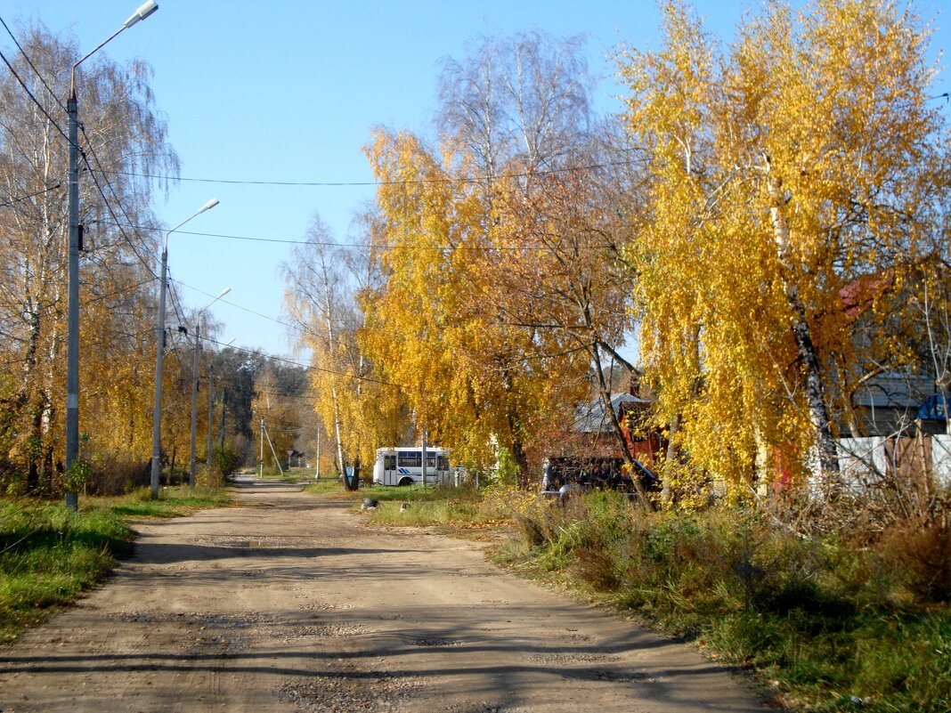 в переулках городских окраин... - Галина Флора