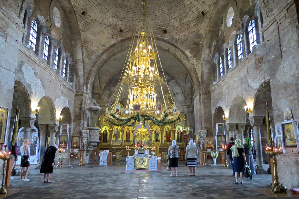 В Свято-Николаевском соборе Брестской крепости - Вера Щукина