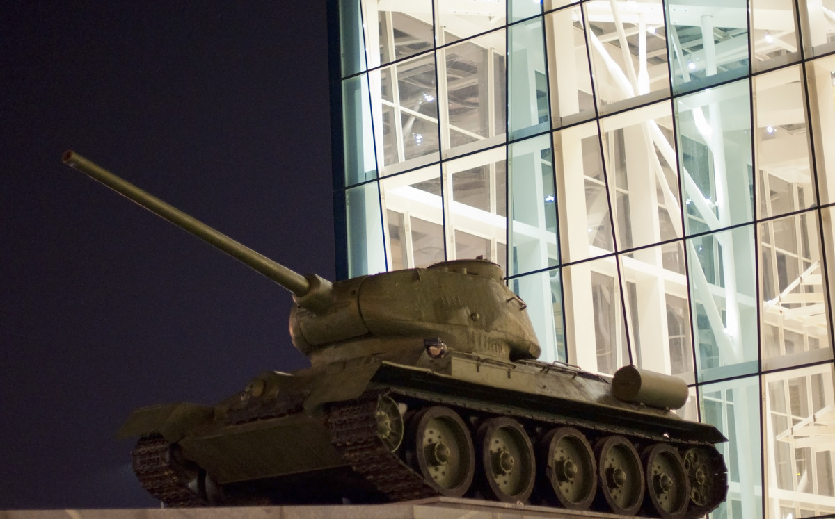 Легендарный Т-34 - Денис Мстиславский Легендарный Т-34 - Денис Мстиславский