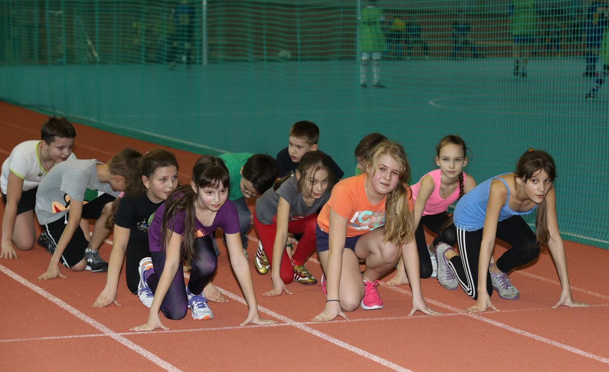 6.74. Юные спортсменки - Валерий 