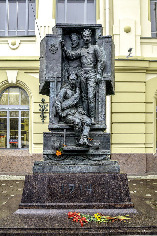 СПб. Витебский вокзал.    Памятник "Русской Гвардии Великой войны".   1914 год. - Виктор Орехов