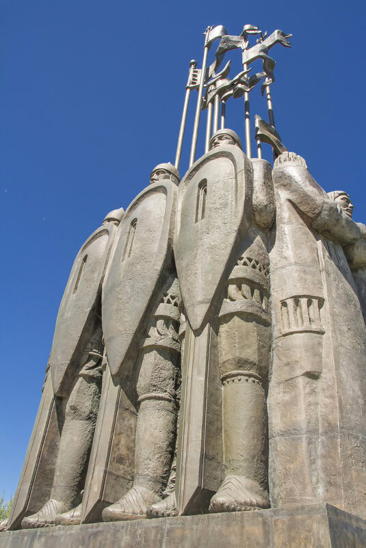 Монумент «Ледовое побоище» на горе Соколиха - leo yagonen Монумент «Ледовое побоище» на горе Соколиха - leo yagonen