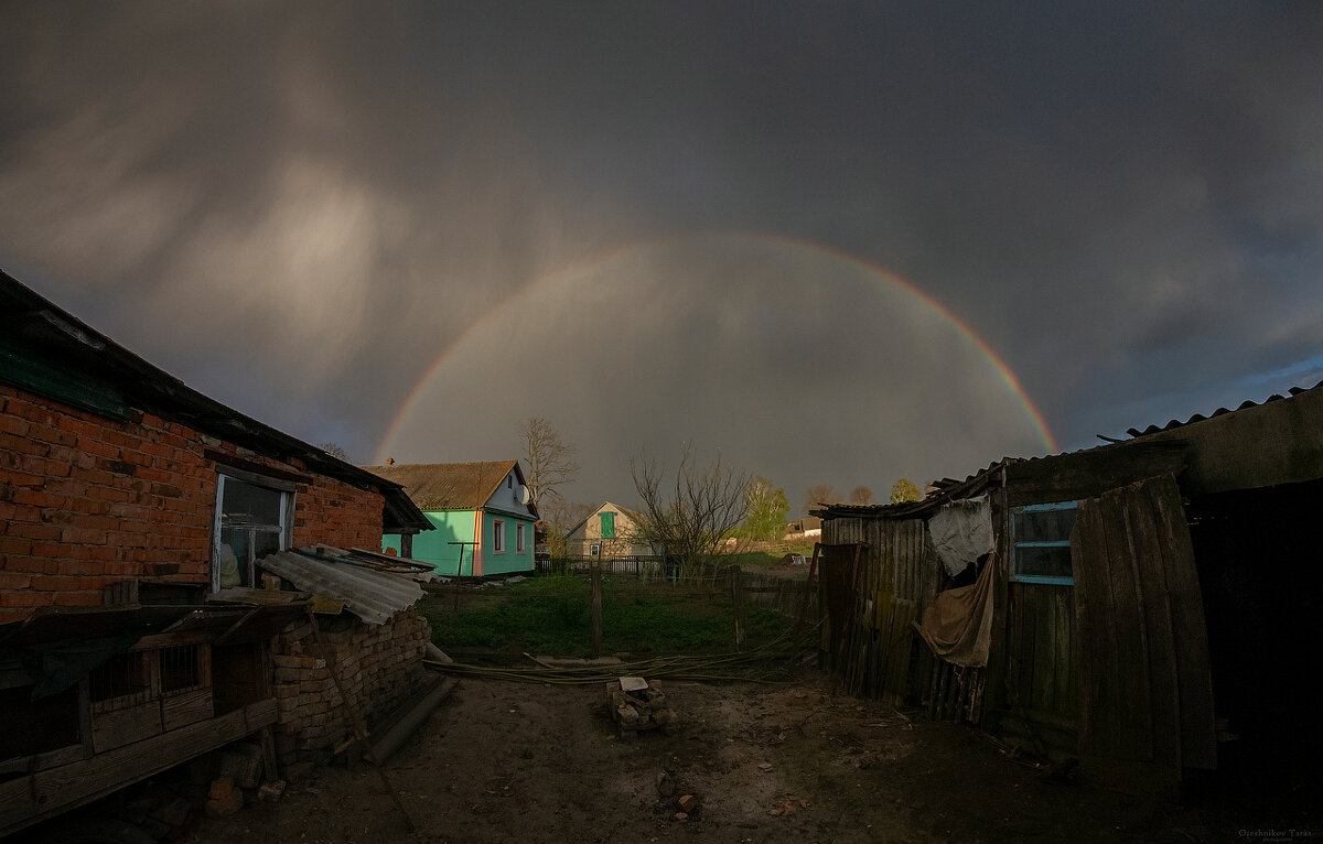 во дворе - Taras Oreshnikov