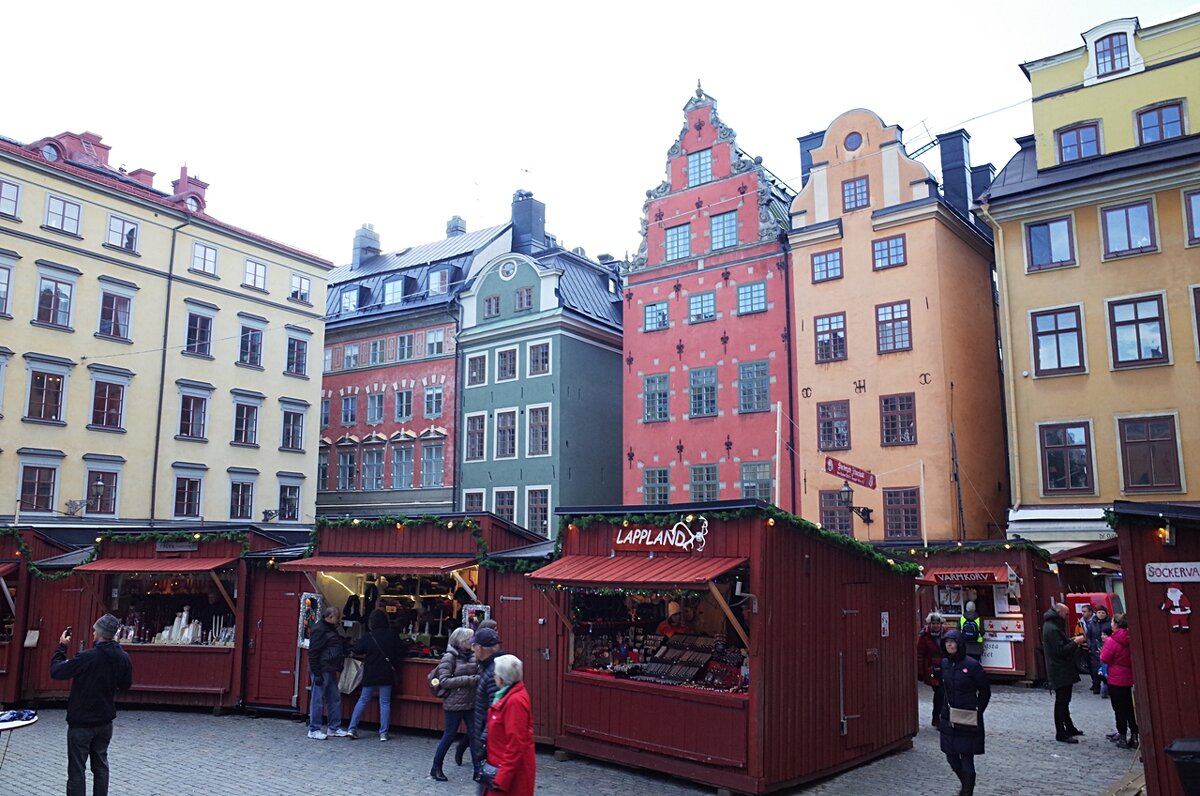 Стокгольм Швеция. Рождественская ярмарка на площади Stortorget - wea *