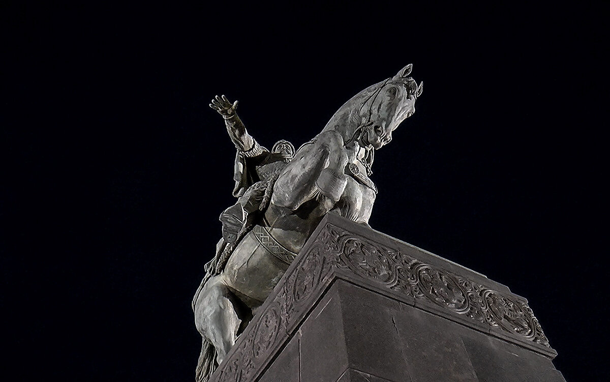 Памятник Юрию Долгорукому на Тверской площади в Москве. - Игорь Олегович Кравченко