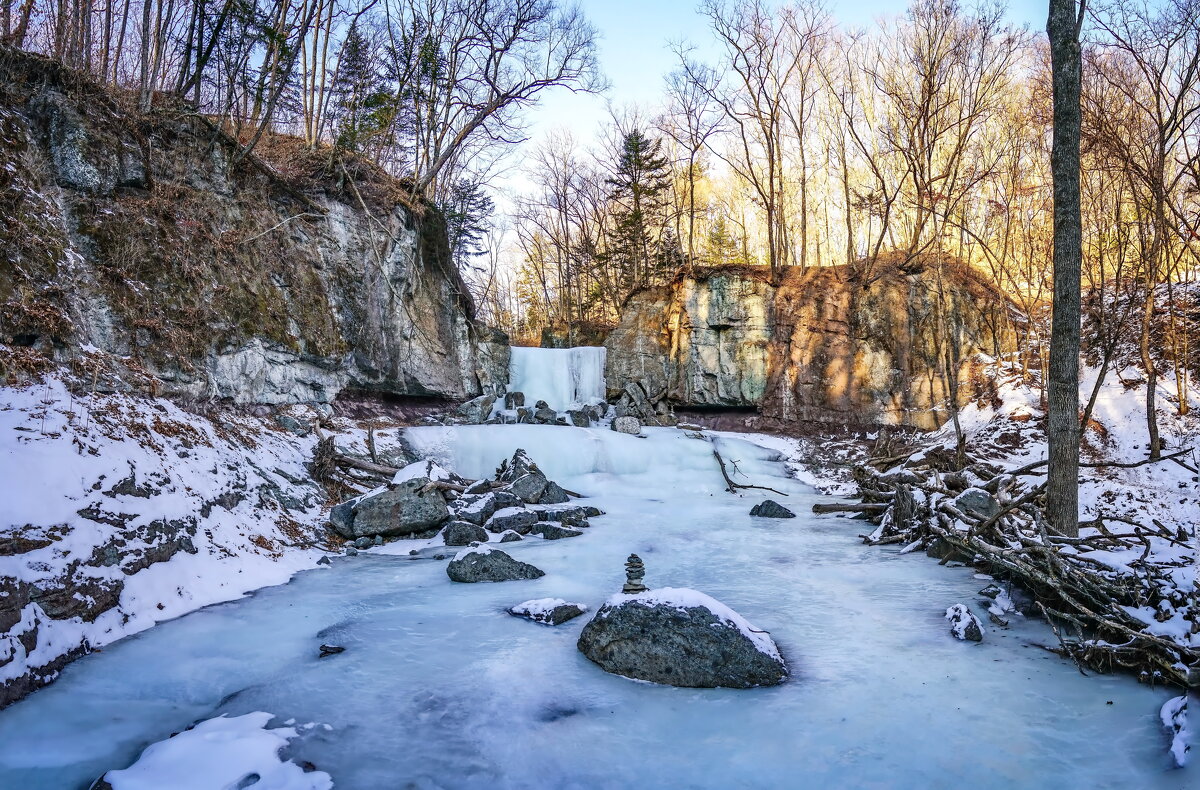 Таежный водопад - Эдуард Куклин