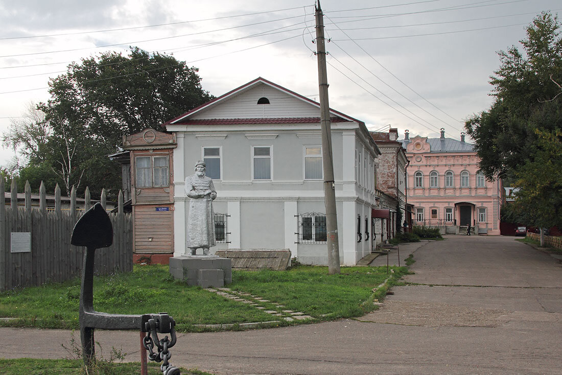 Памятник Акпарсу. Козьмодемьянск. Марий Эл - MILAV V