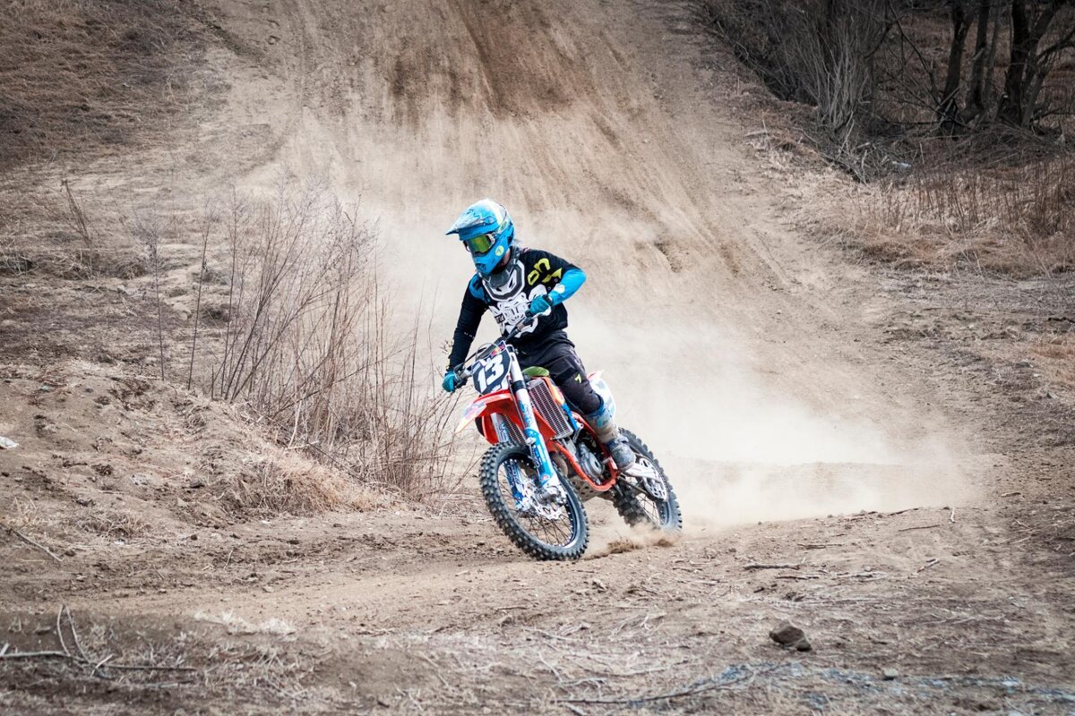 *** - Alexandr Khizhniak