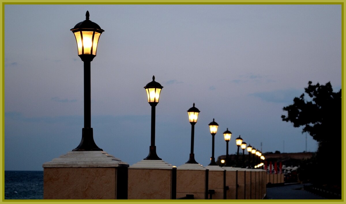 ЧЕРНОМОРСКИЕ РАССВЕТЫ - Анатолий Восточный ЧЕРНОМОРСКИЕ РАССВЕТЫ - Анатолий Восточный