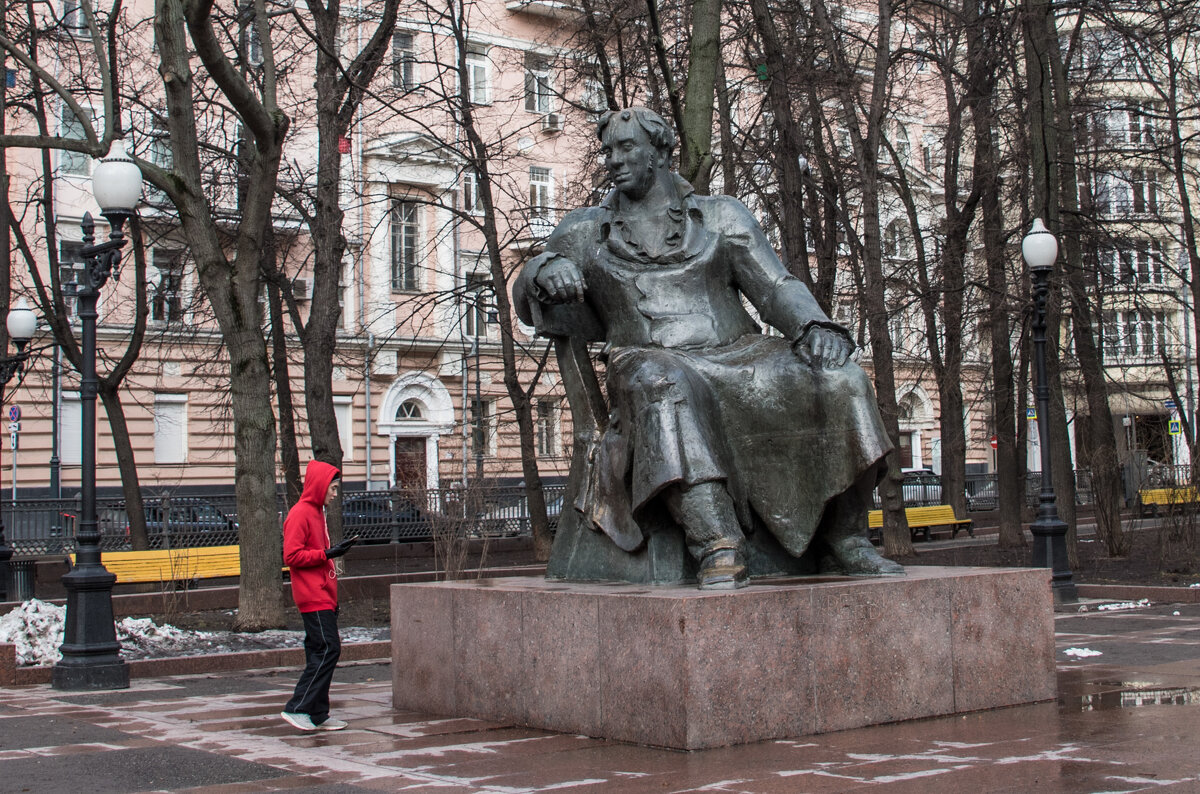 Крылов слушает рэп. - Владимир Безбородов